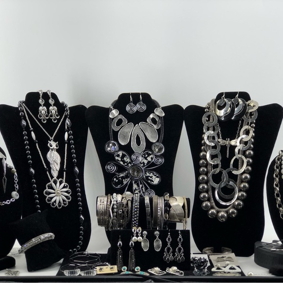 Beautiful Vintage To Now Lot With Beautiful Statement Necklaces - Picture 8 of 10